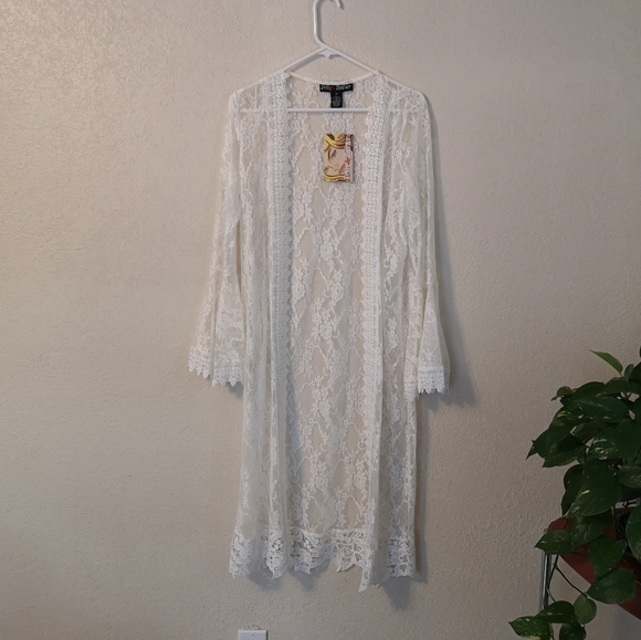 Lace cover-up - Picture 1 of 2